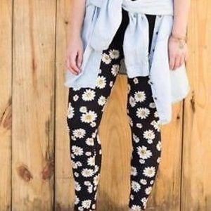 Agnes and Dora leggings size Large